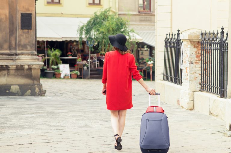 Travel Essentials For Women: 20 Favorites Worth Packing