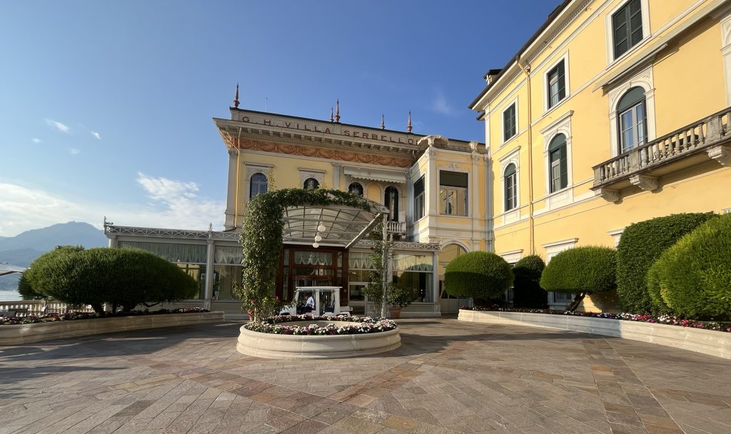 Circular driveway and yellow building entrance to GH Villa Serbelloni in Bellagio